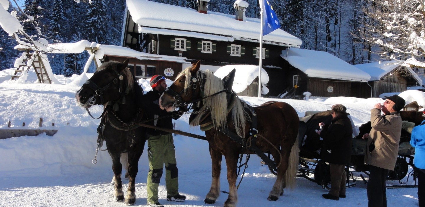 Kutschen- und Schlittenfahrten zum Giebelhaus